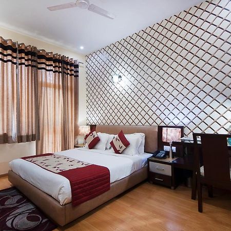 Imperial Apartments Huda City Gurgaon Exteriör bild